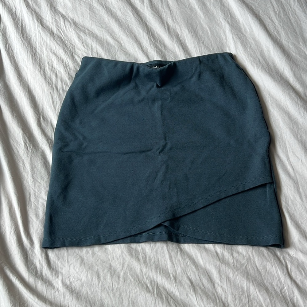 S | Aritzia Talula Stretch Mini Skirt